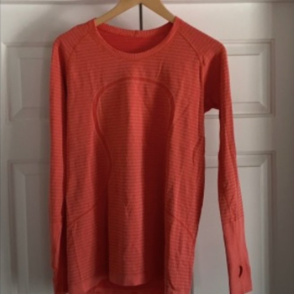 Long sleeve Lululemon top, excellent condition